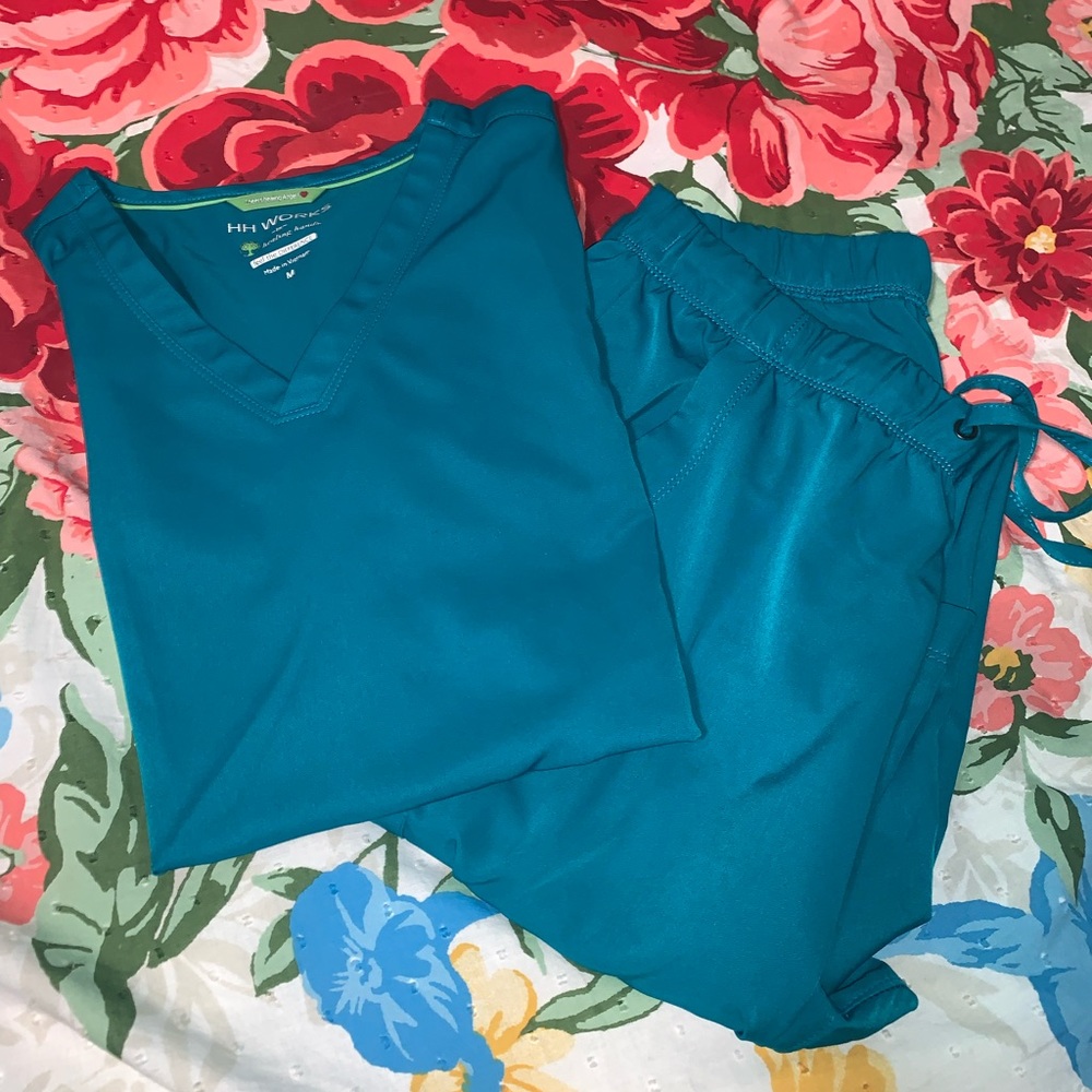Scrub set